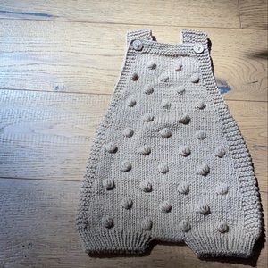Bobble beige romper- 6-12 months